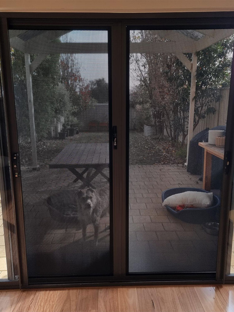 Multi-window flyscreen install