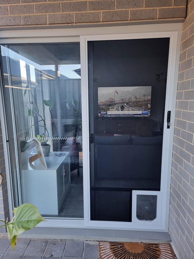 Side entry flyscreen install