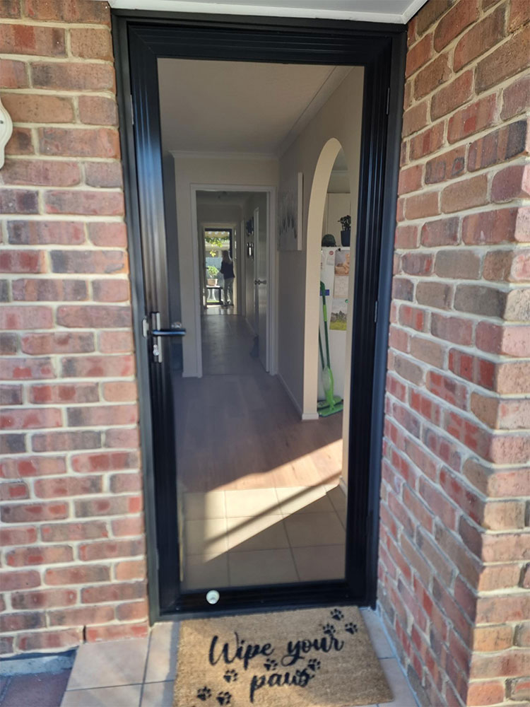 Colour-matched flyscreen install