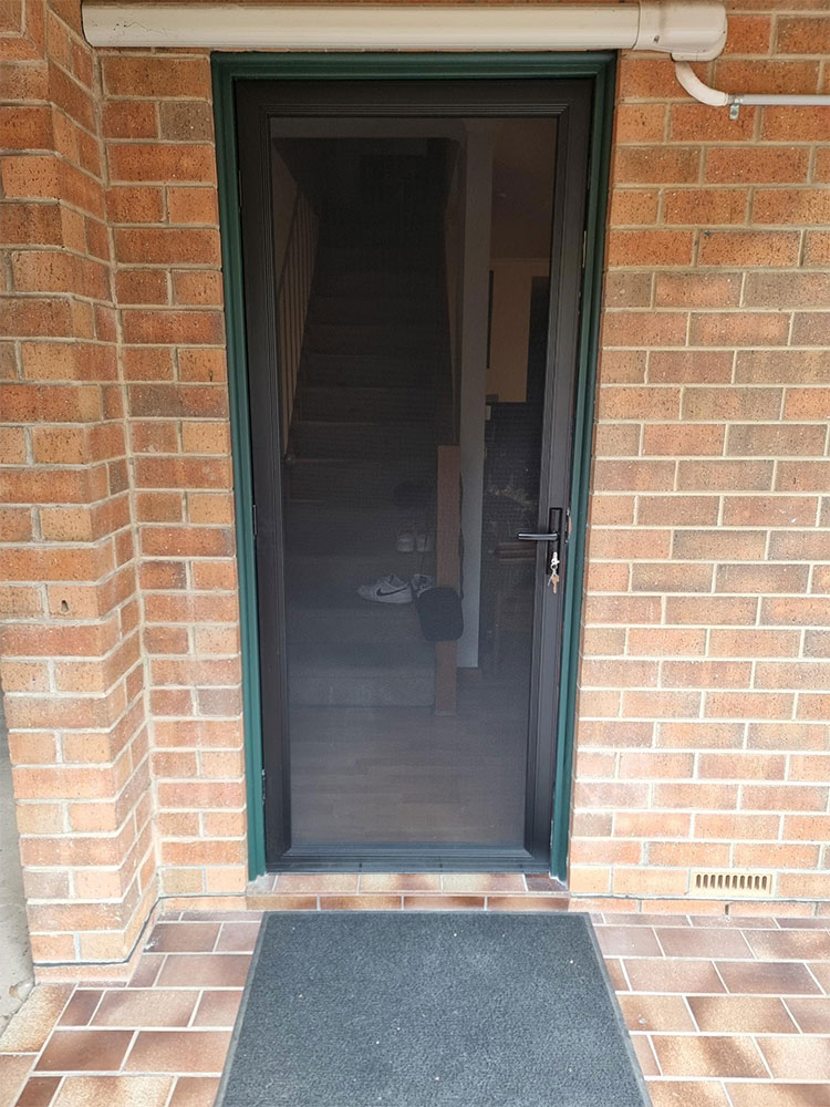 Hinged flyscreen install